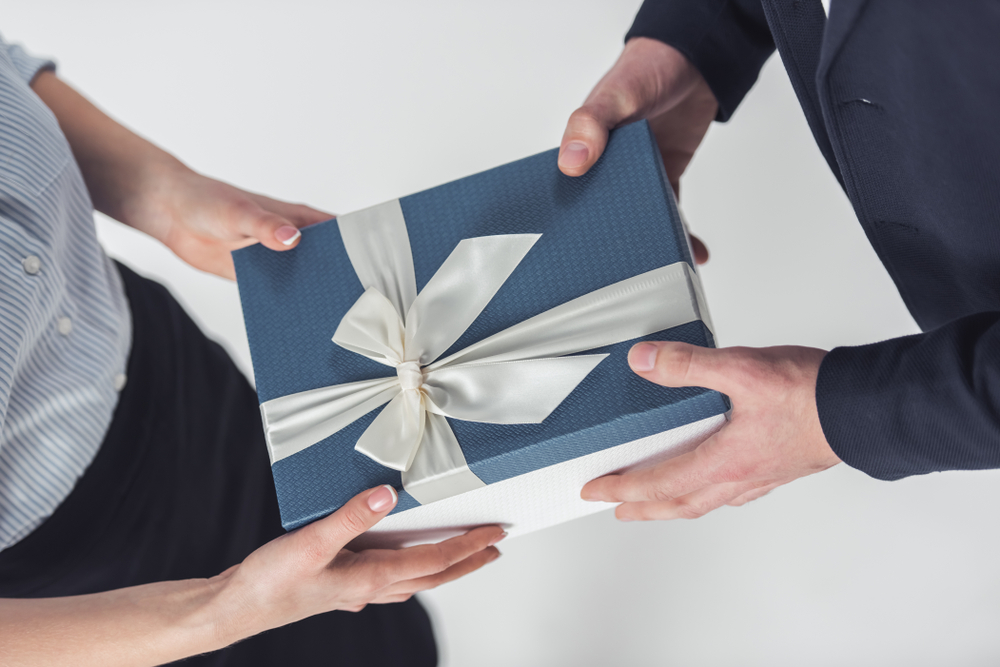 Tổng hợp 10 món quà tặng sinh nhật ý nghĩa cho Khách hàng đối tác