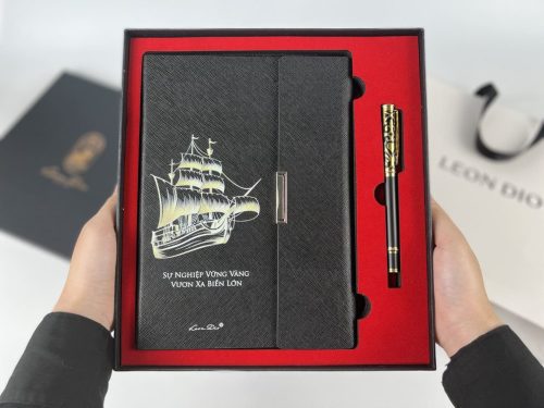 Bộ Quà Tặng Vươn Xa Biển Lớn The Classic Royalian (Sổ Đen)